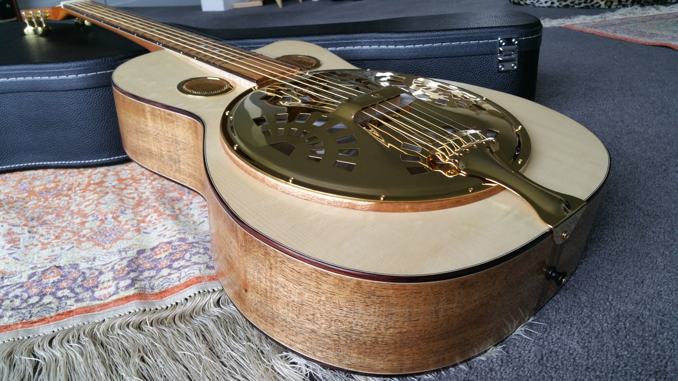 12 frets resonator with cutaway and floating back Australian New Zealand Luthiers Forum