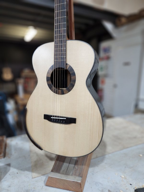 Ebony-Spruce-guitar-Sydney-Guitar-course.jpg