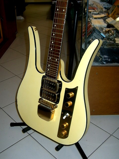 1968 Maton El Toro.jpg