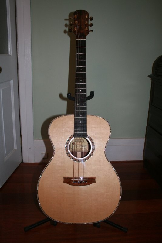 Roberts - Honduran Rosewood Spruce top.JPG