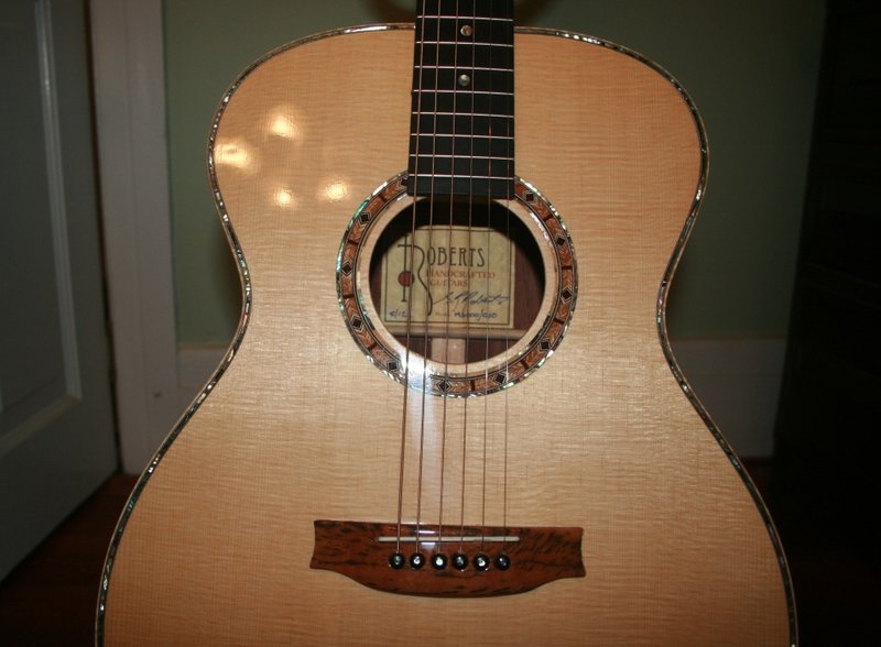 Roberts - Spruce top Hunduran Rosewood back.JPG