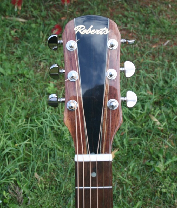 Roberts #15 headstock.JPG