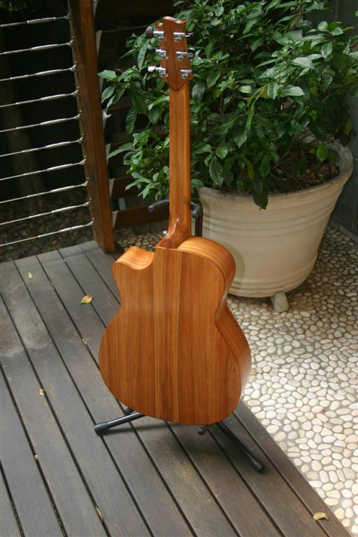 Brunswick Rose Cutaway 071 (Medium).JPG