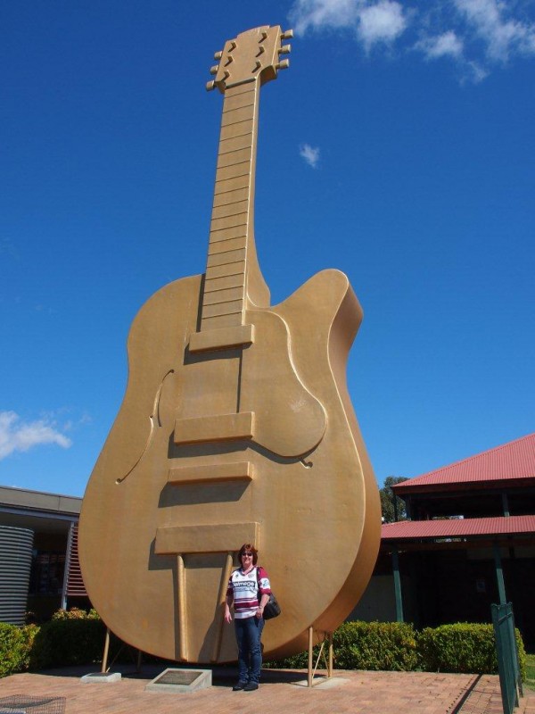 The-Golden-Guitar-Tamworth.jpg